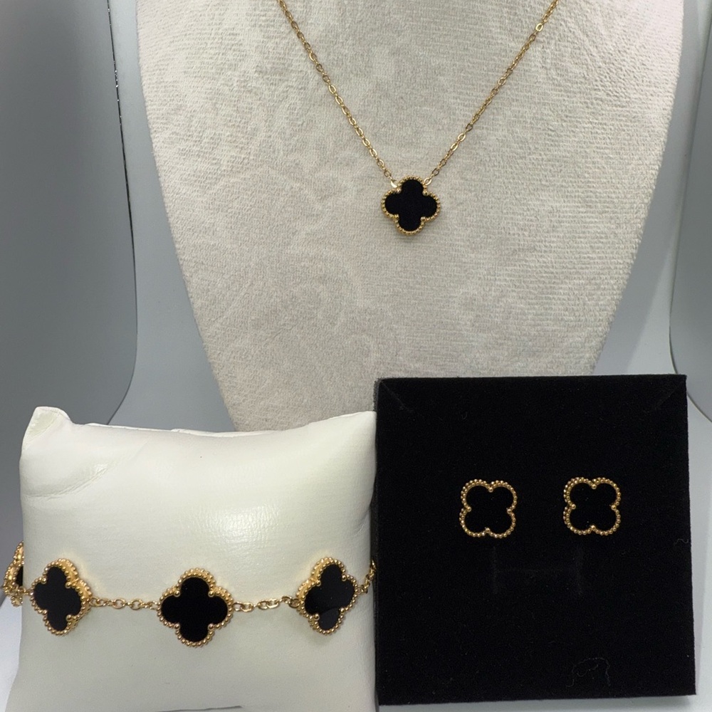 Elegant Black and Gold Clover Jewelry Set